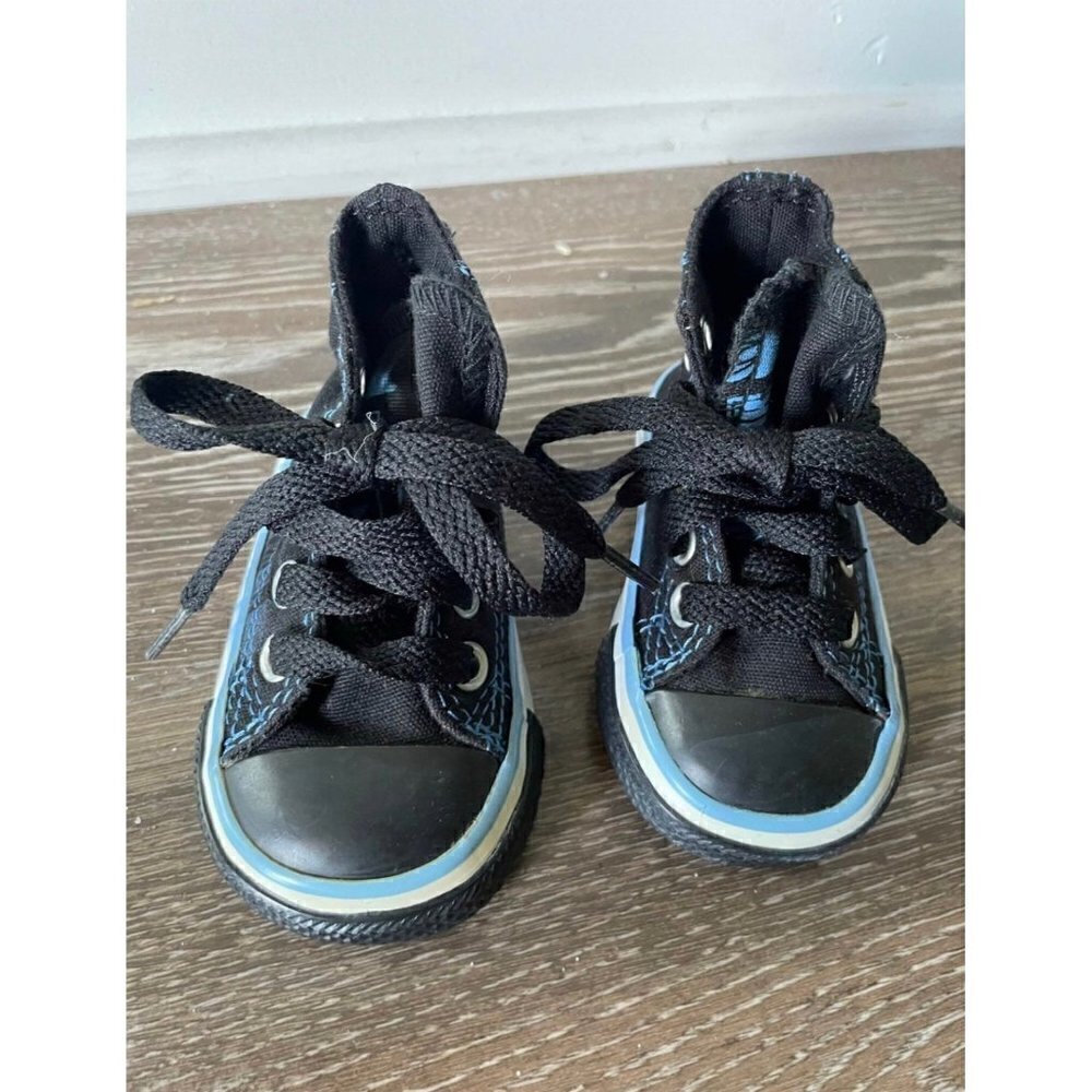 Converse Shoes - Picture 3 of 8